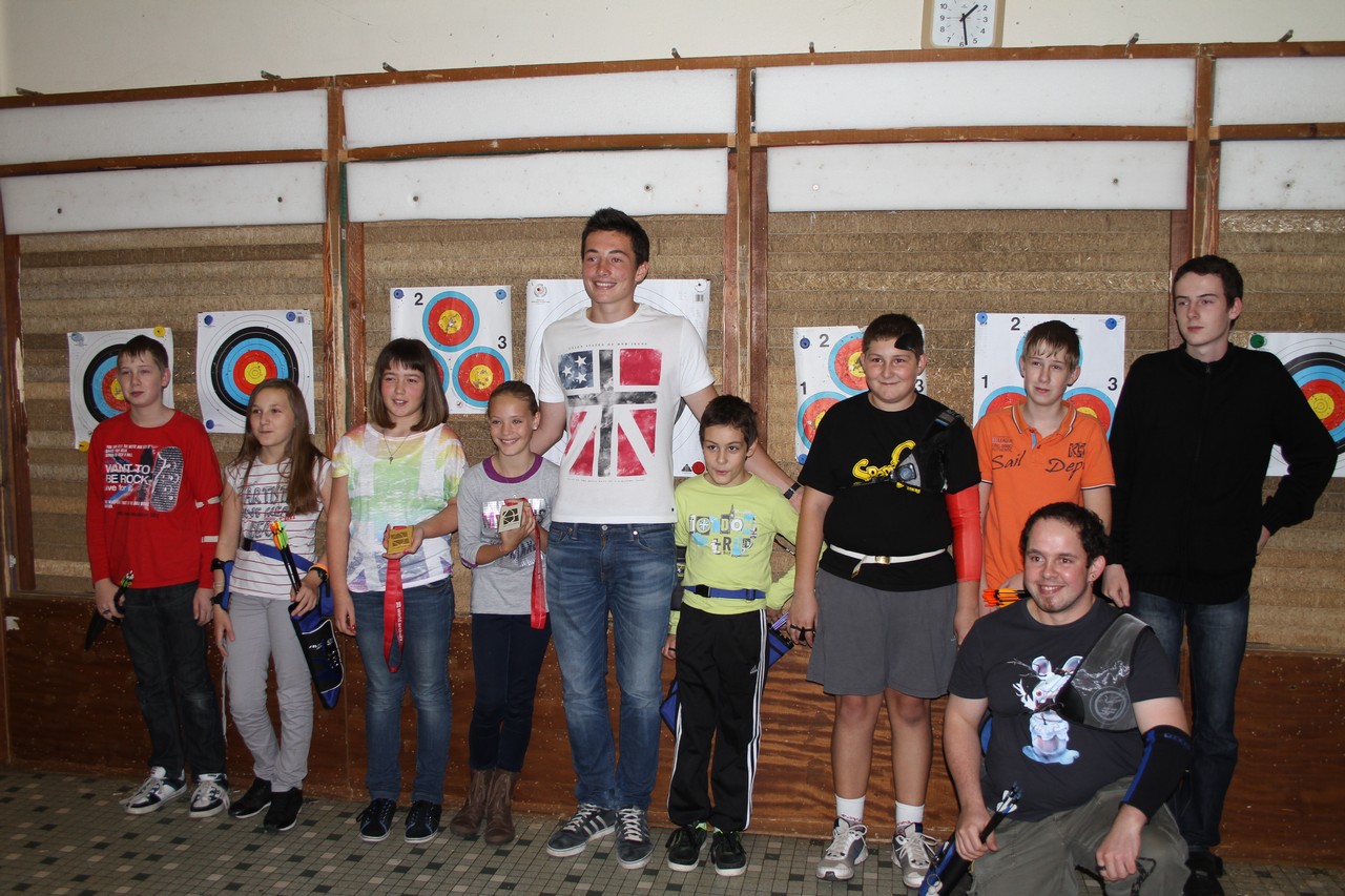 Thomas Koenig de retour de Wuxi et les jeunes archers du club. 